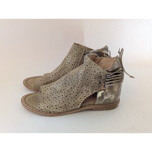 La Bottega di Lisa Delfina Champagn Made In Italy Leather Gladiator Sz 39 US 8.5